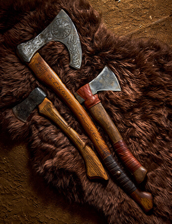 Curso de hacha vikinga barbada de dos manos, hacha tradicional y hacha vikinga de una mano en forja tradicional