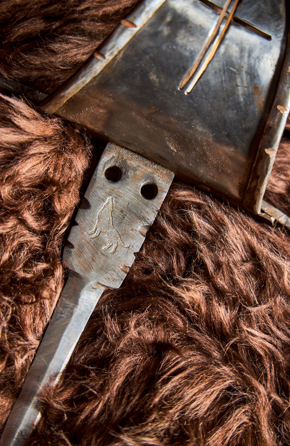 espada histórica forjada en fragua antigua
